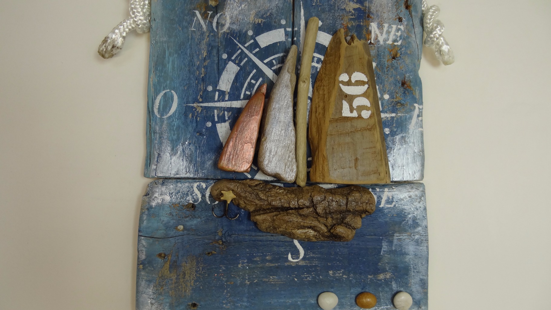 Panneau bois flottés et palette trouvés sur les plage de la presqu'ile de Quiberon.